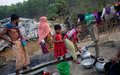 Refugiados rohingya afectados por el ciclón Mora reciben asistencia de ACNUR en Bangladesh 